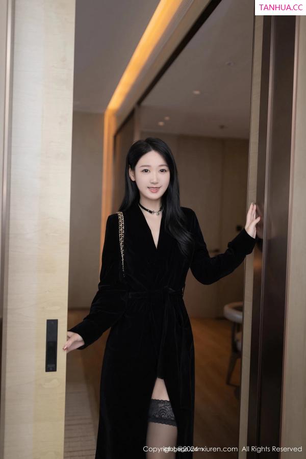 [XiuRen]高清写真图 2024.04.01 No.8326 唐安琪 黑丝美腿